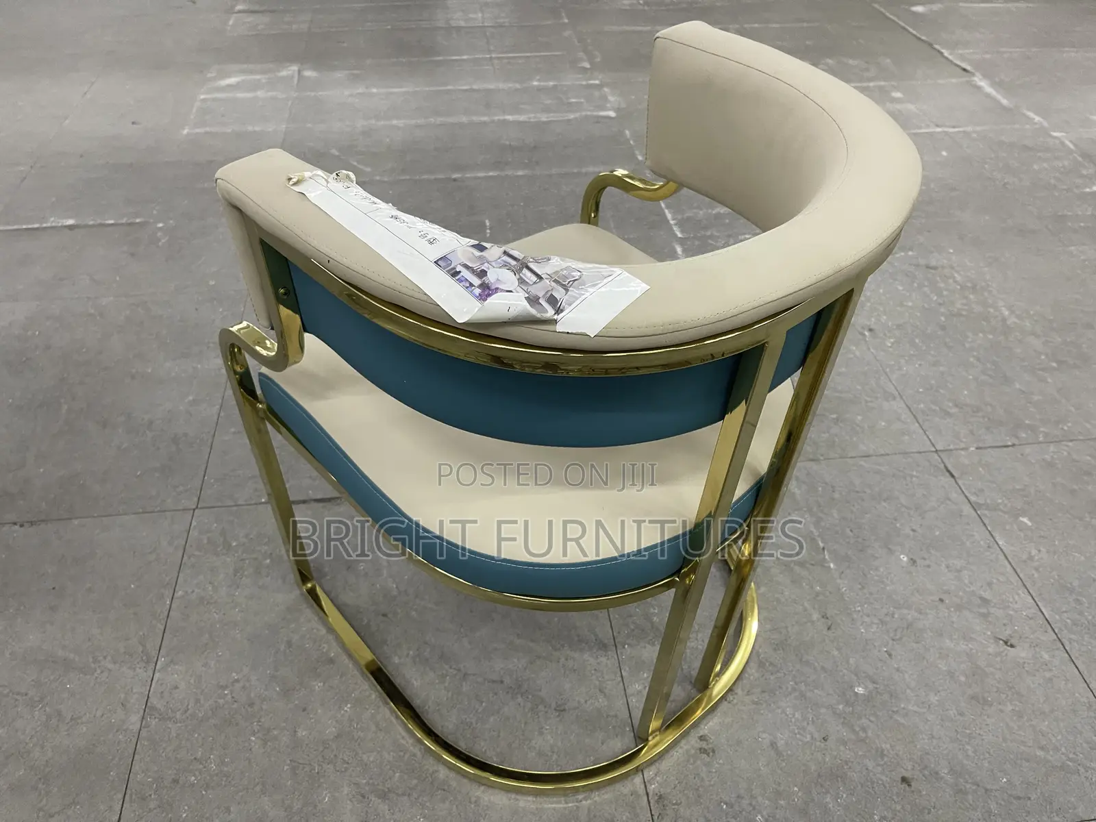 Luxury Imported Coffee Table With 2 Chairs