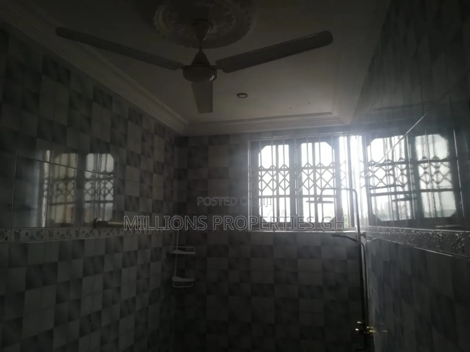 Hotel 4sale 23rooms Tech Asokore Mampong