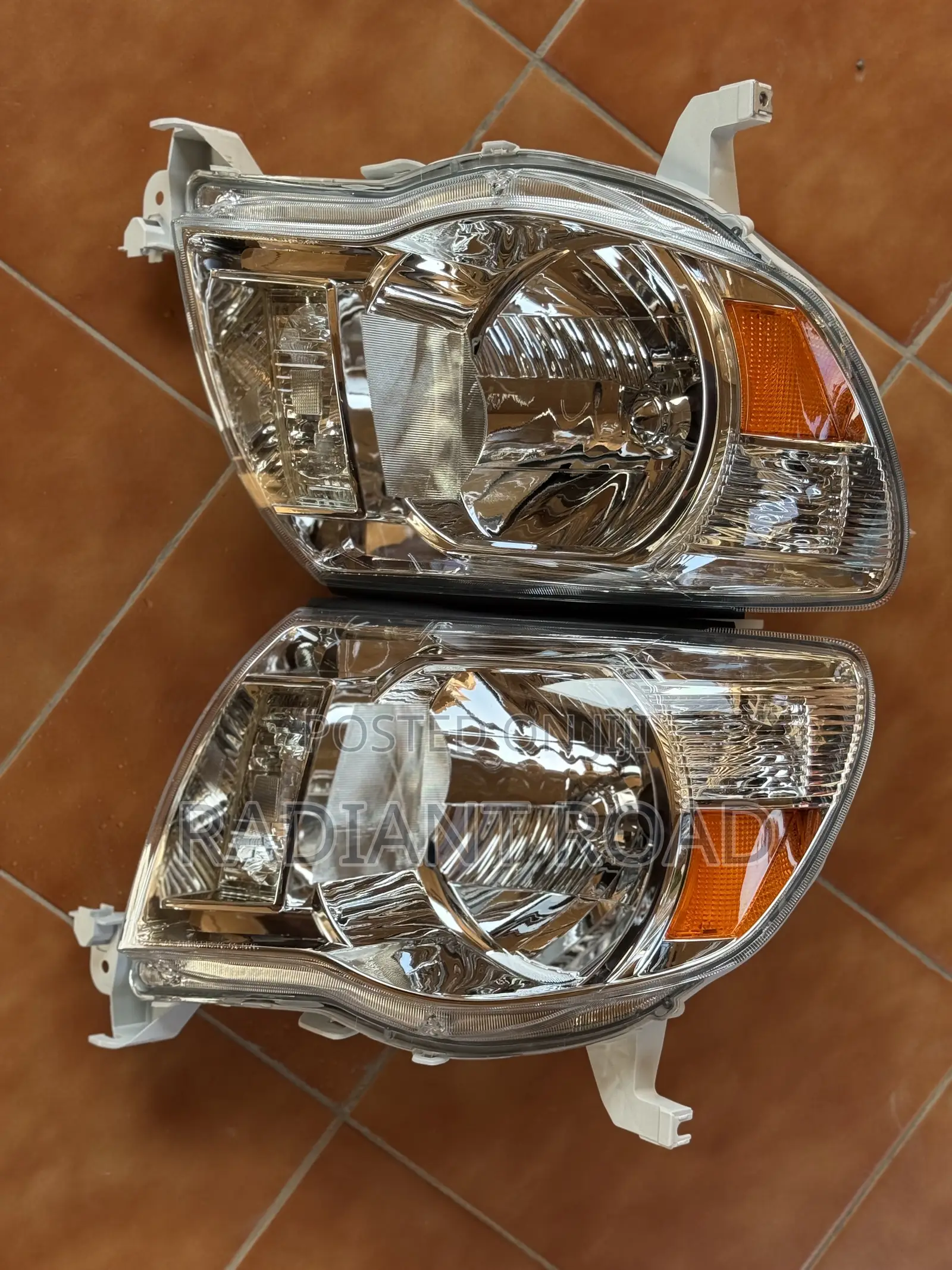 Toyota Tacoma 2005 - 2011 Headlights