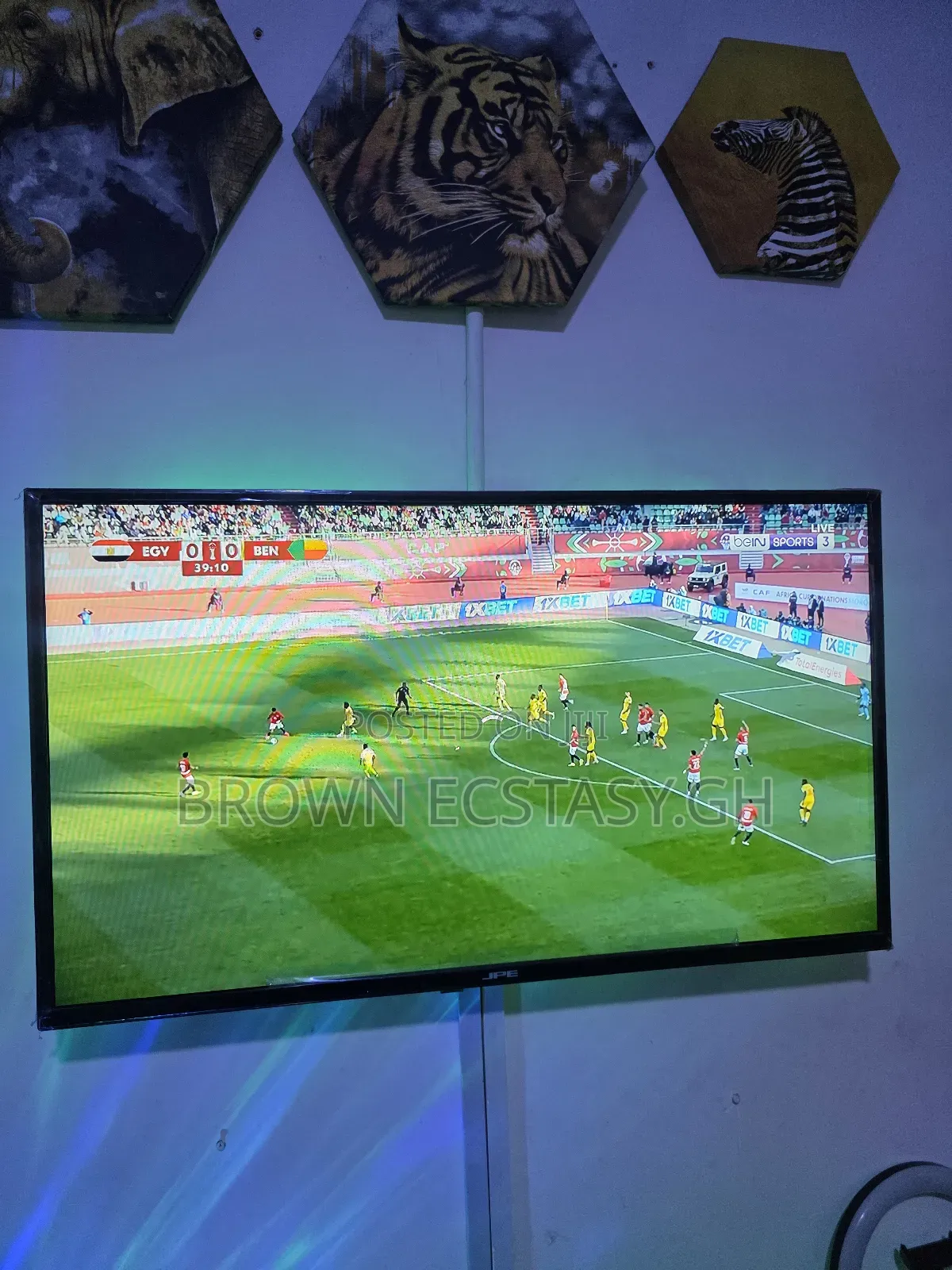 Jpe 43" Smart Tv (With Free Android Tv Stick)