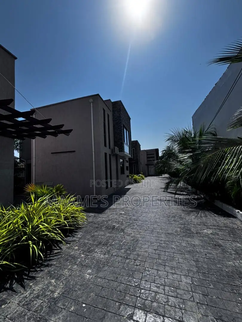 4bdrm Townhouse/Terrace in Labone for sale