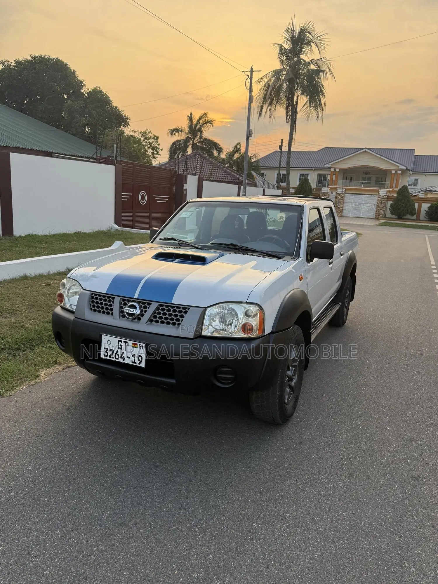 Nissan Hardbody 2019 White