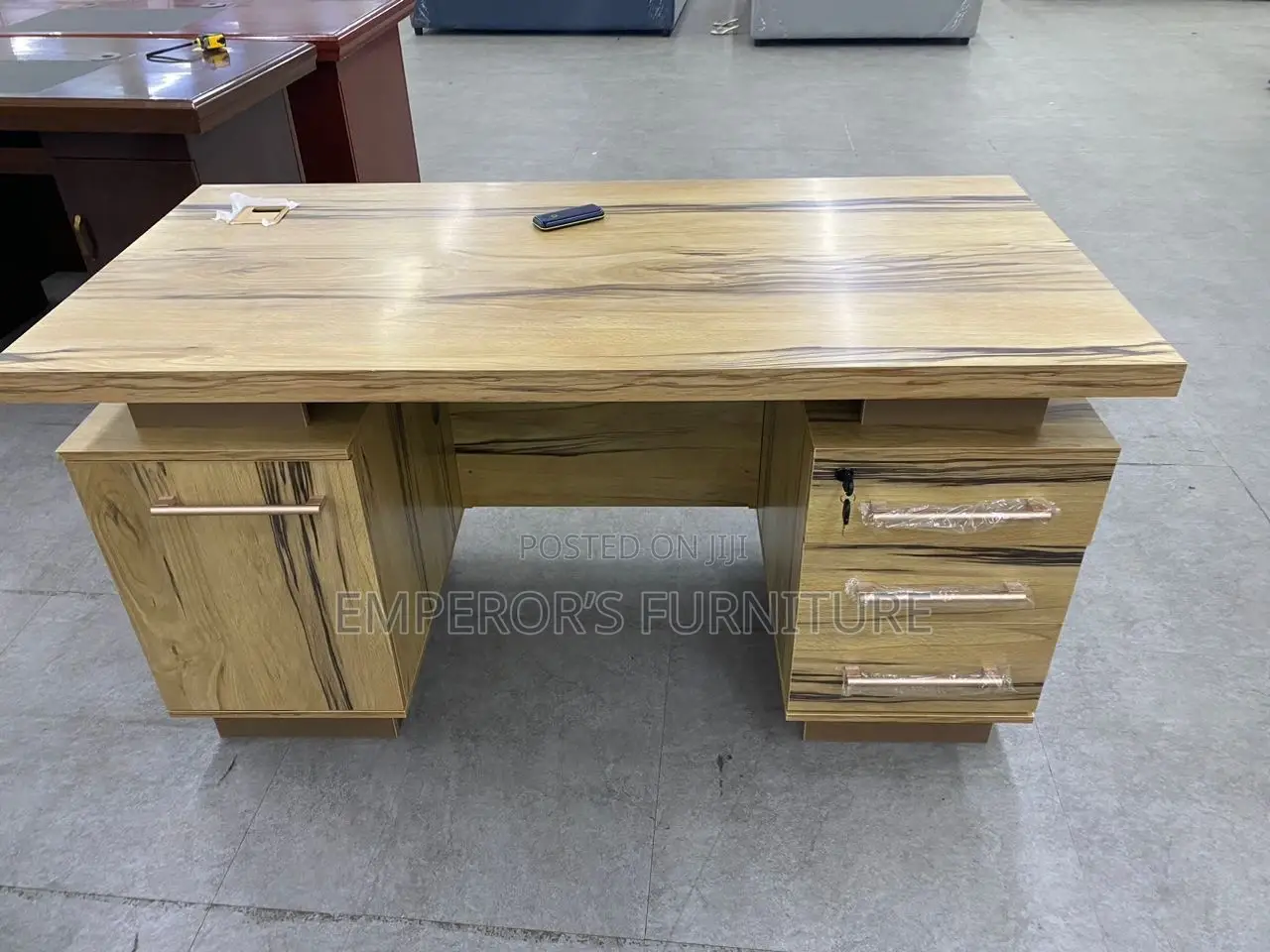 Modern Office Table With Silk Design