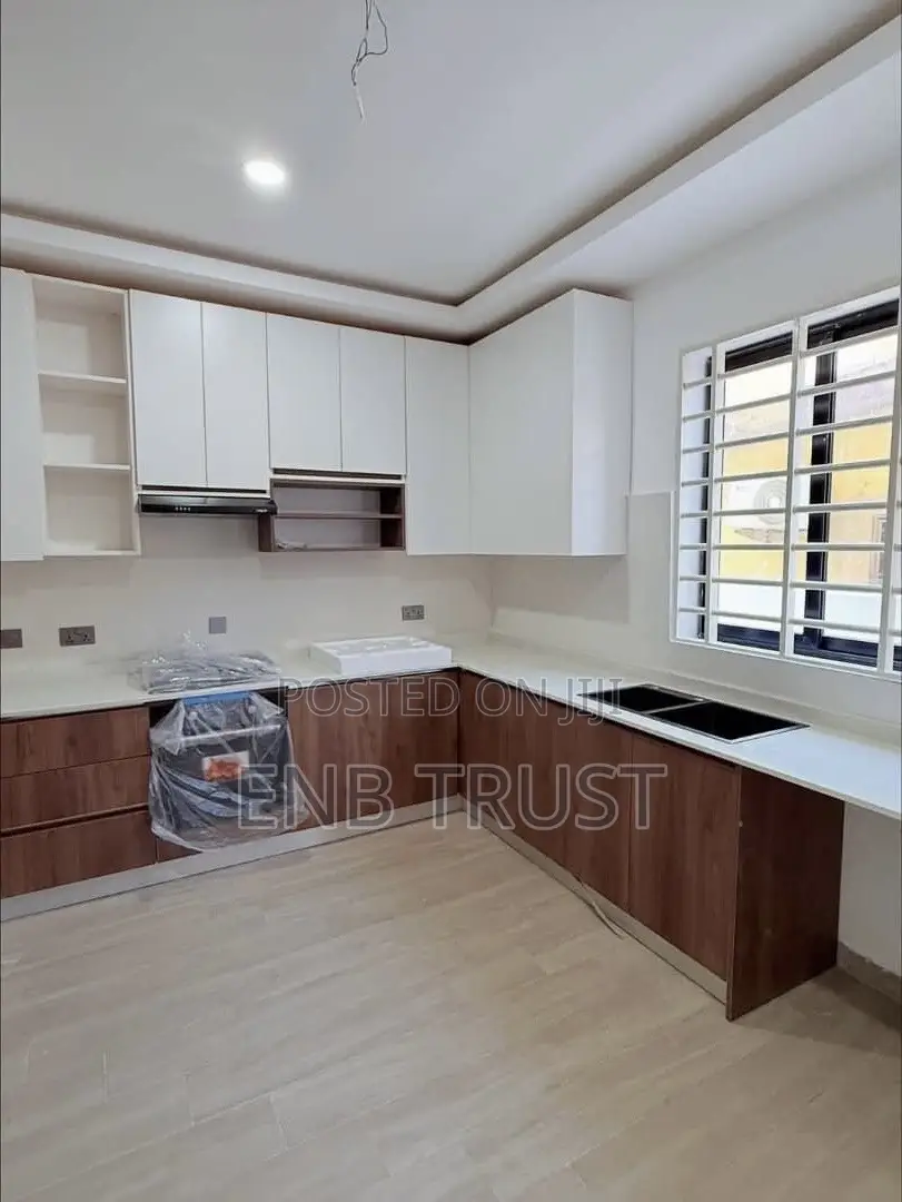 4bdrm House in Sakumono for sale