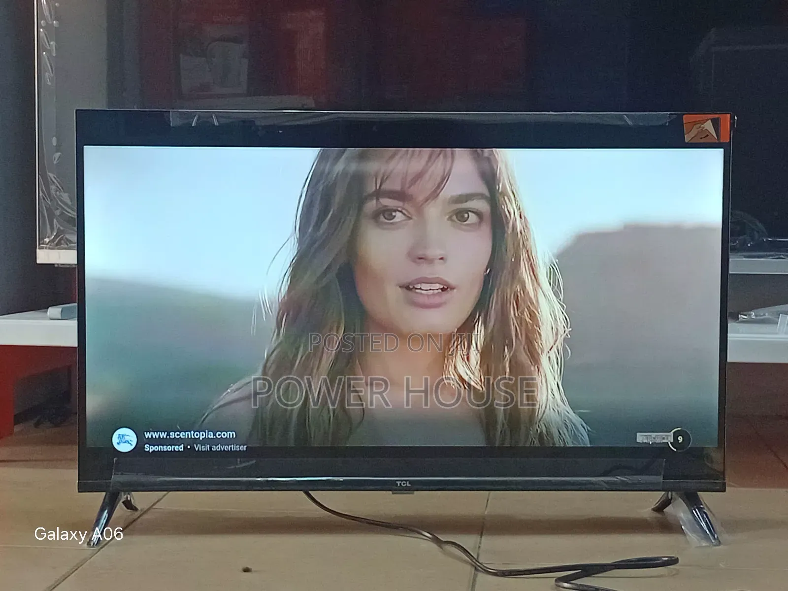 Enjoy Streaming on TCL 32" Smart Tv
