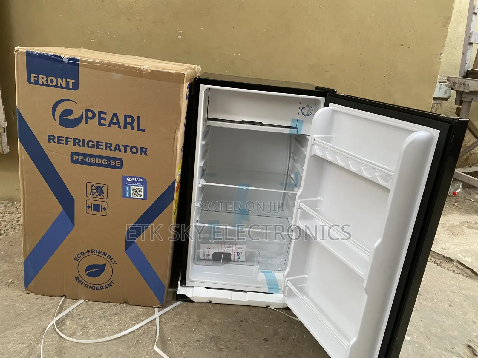 Pearl 91liters Black Table Top Fridge Pf-09bg-5e