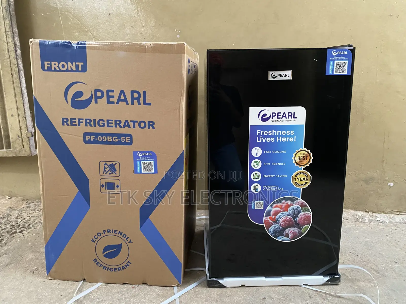 Black Mirror Pearl 91liters Table Top Fridge