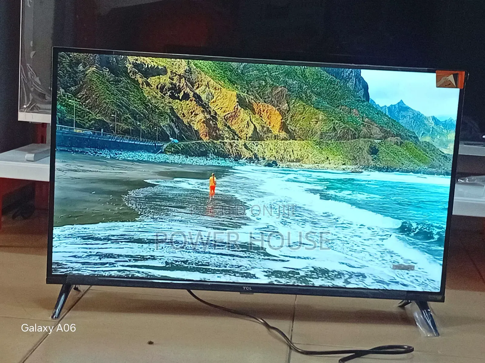 TCL 32" Smart Television – Smooth Motion