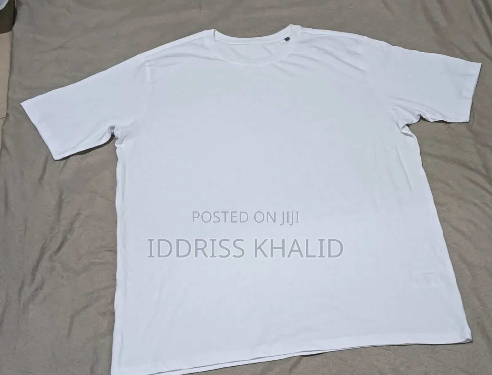Plain White T-Shirt With 100% Pure Cotton.