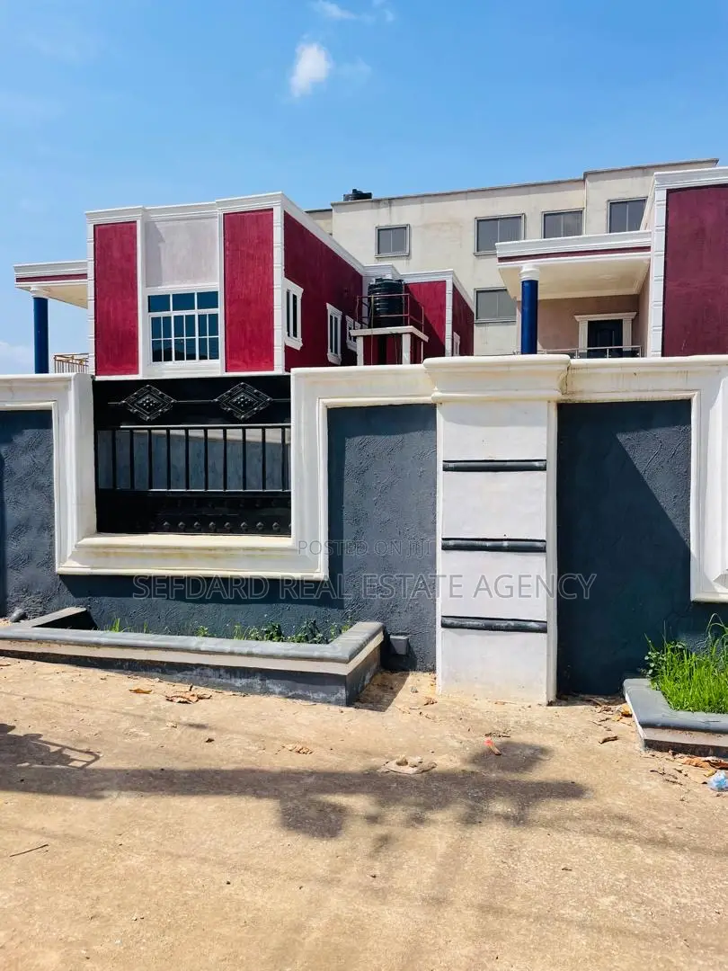 5bdrm Duplex in Sefdard Properties, Achimota for sale