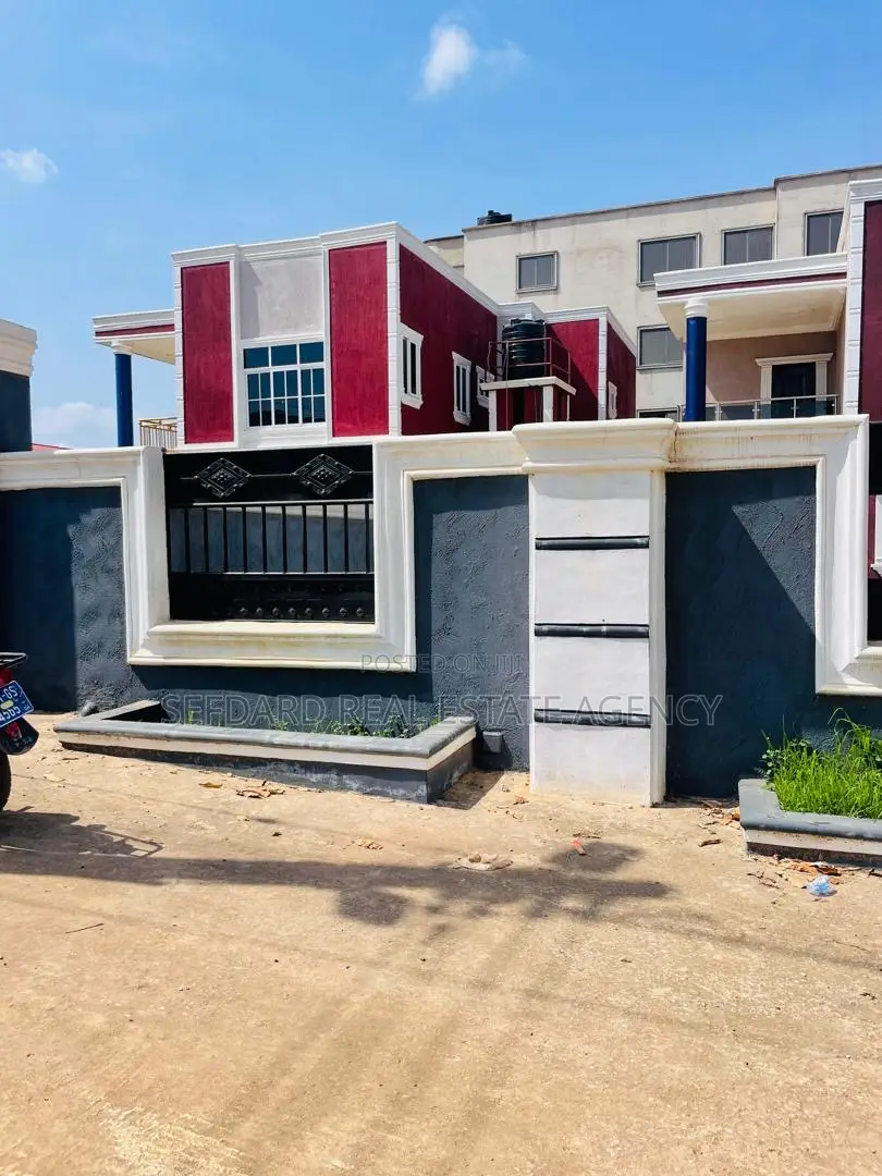 5bdrm Duplex in Sefdard Properties, Achimota for sale