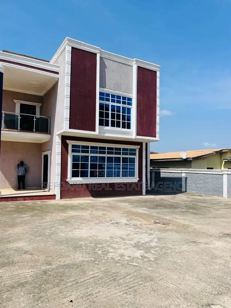 5bdrm Duplex in Sefdard Properties, Achimota for sale