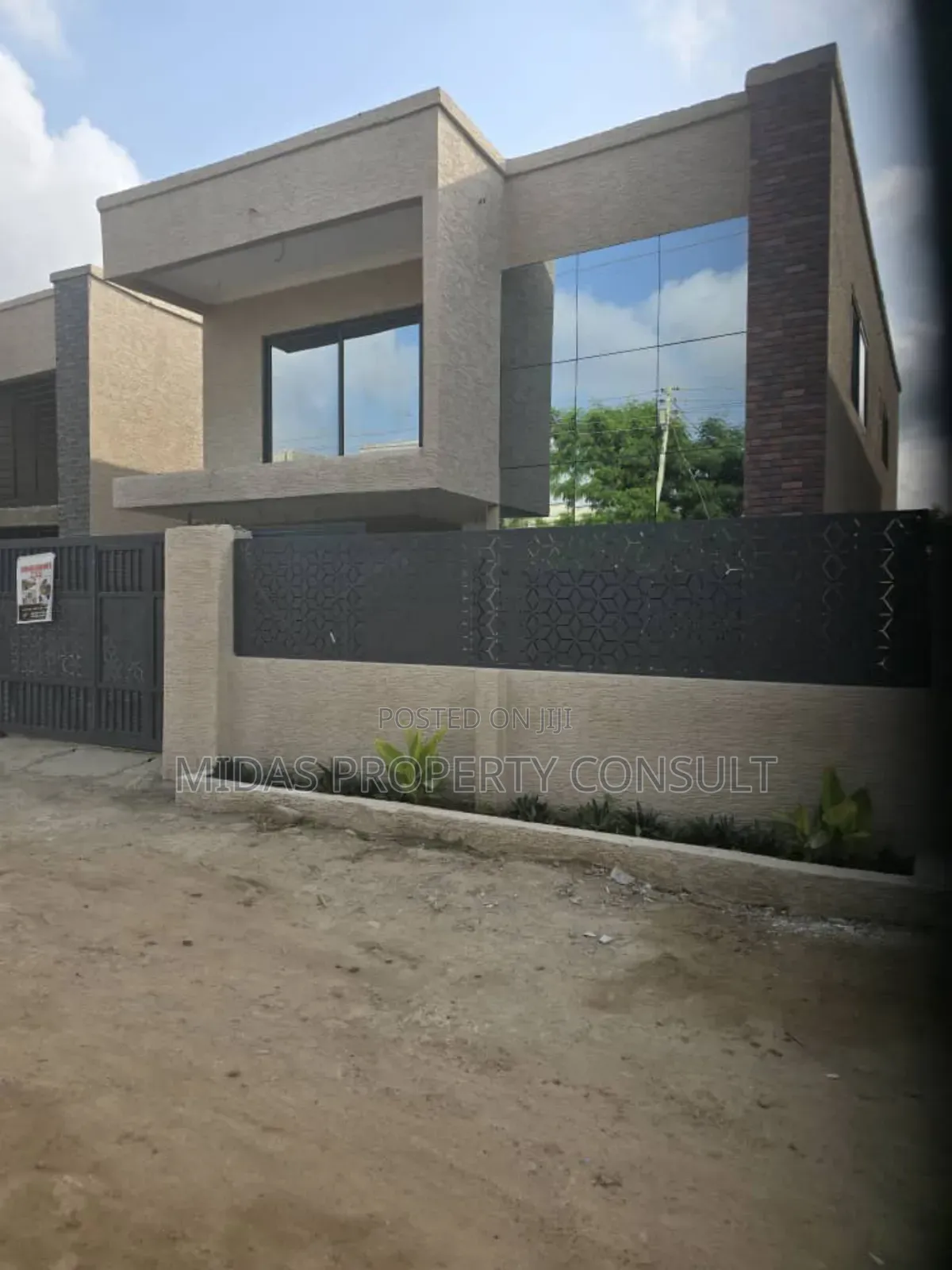 4bdrm House in West Trassaco, Ashaley Botwe for sale