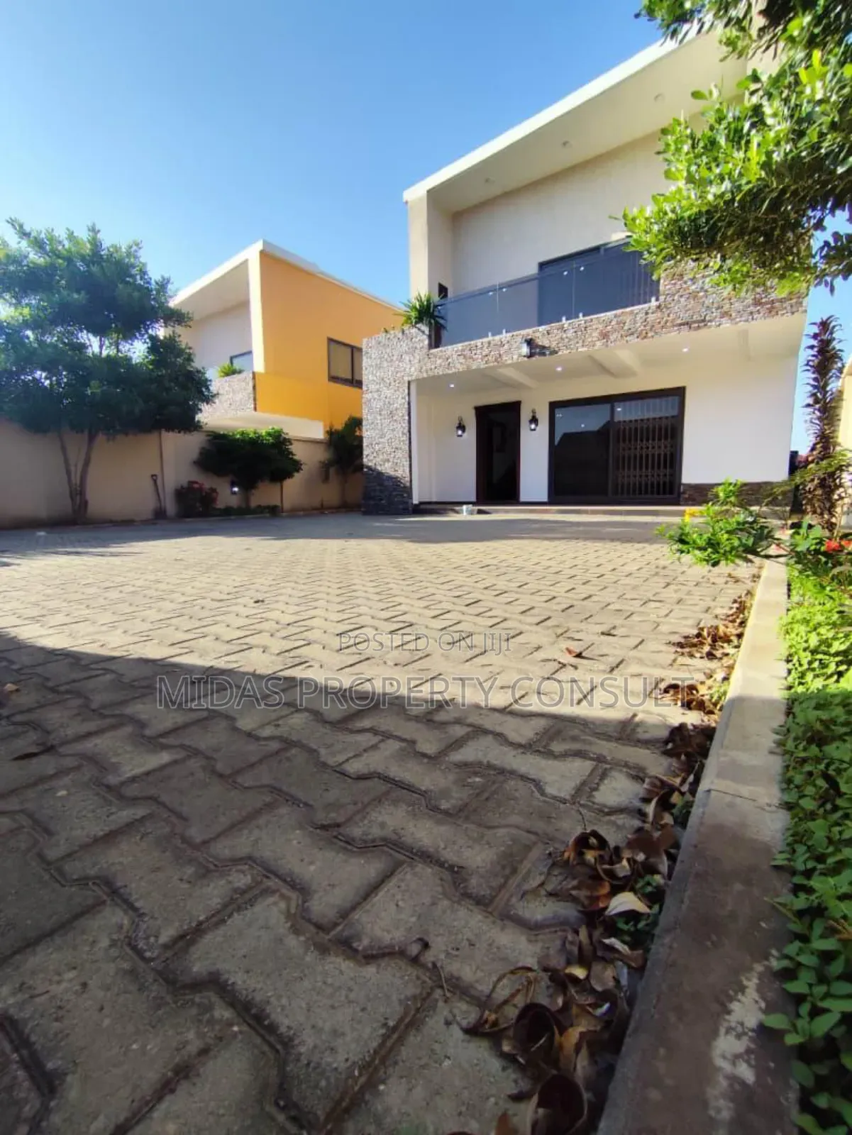 3bdrm House in Ashaley Botwe for sale
