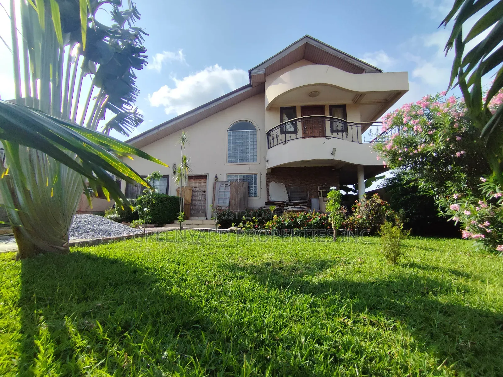 6bdrm Apartment in Com 18, Lashibi for sale