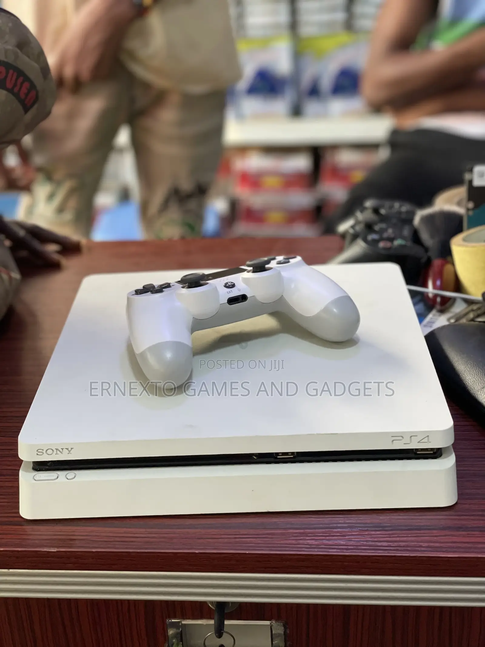 Ps4 Slim Loaded With Games 2pad