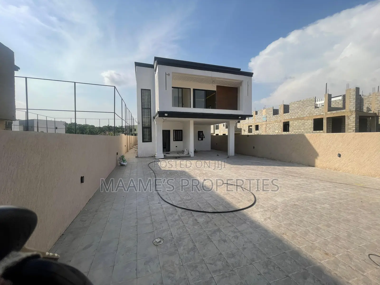 4bdrm Duplex in Kwabenya for sale