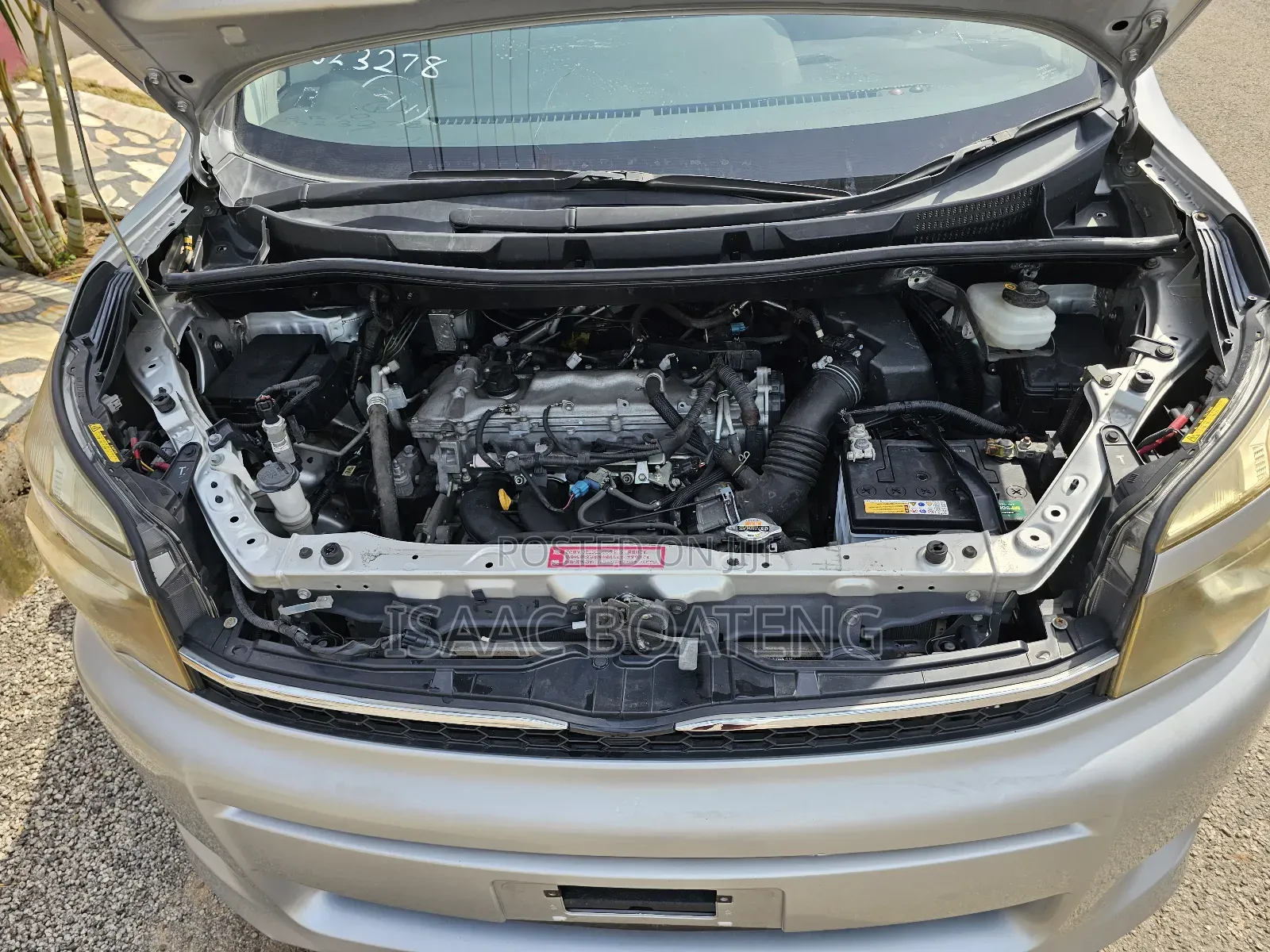 Toyota Voxy 2012 Silver