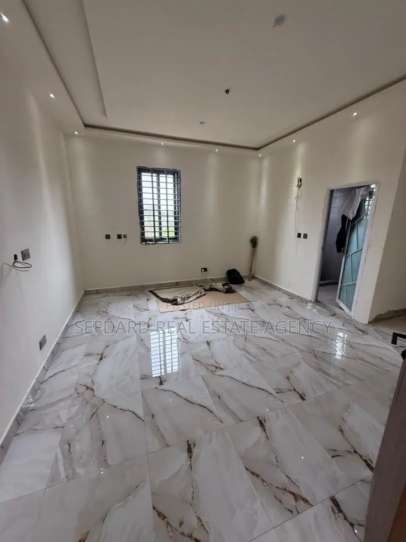 5bdrm House in SSNIT Flats for sale