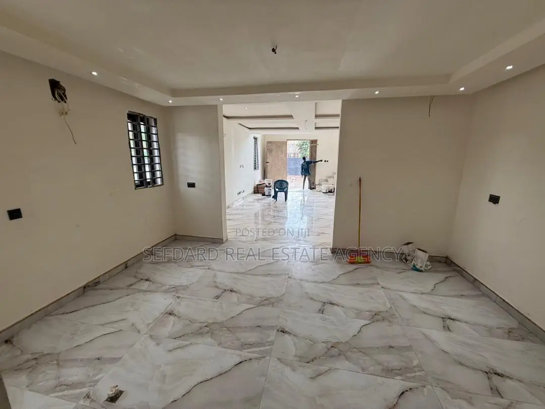 5bdrm House in SSNIT Flats for sale