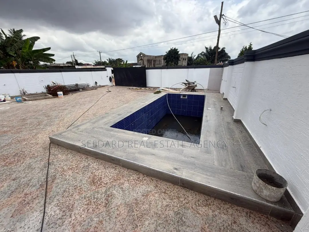 5bdrm House in SSNIT Flats for sale