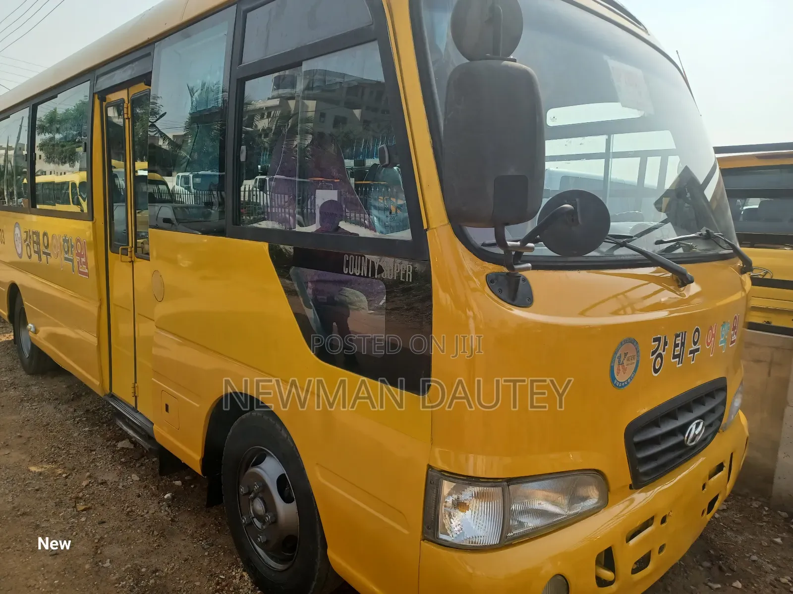 Hyundai County 2012 Yellow