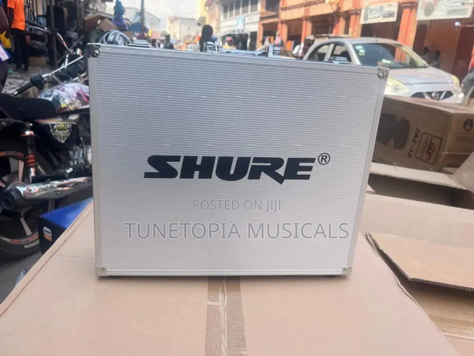Shure Ut-282 Professional Wireless Microphone System.