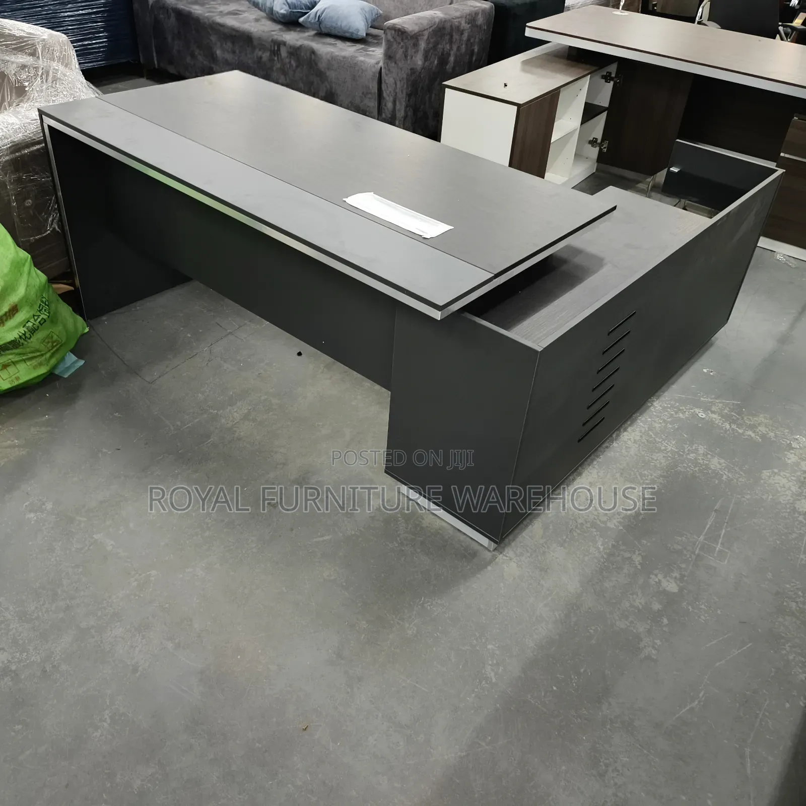 L-Shaped or Corner Executive Desk.(Executive Office Desk BGZ-Df9354 )