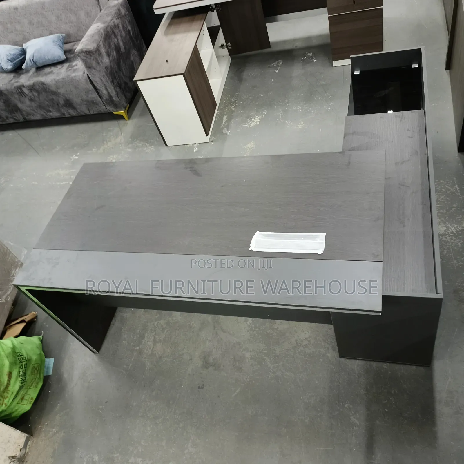 L-Shaped or Corner Executive Desk.(Executive Office Desk BGZ-Df9354 )