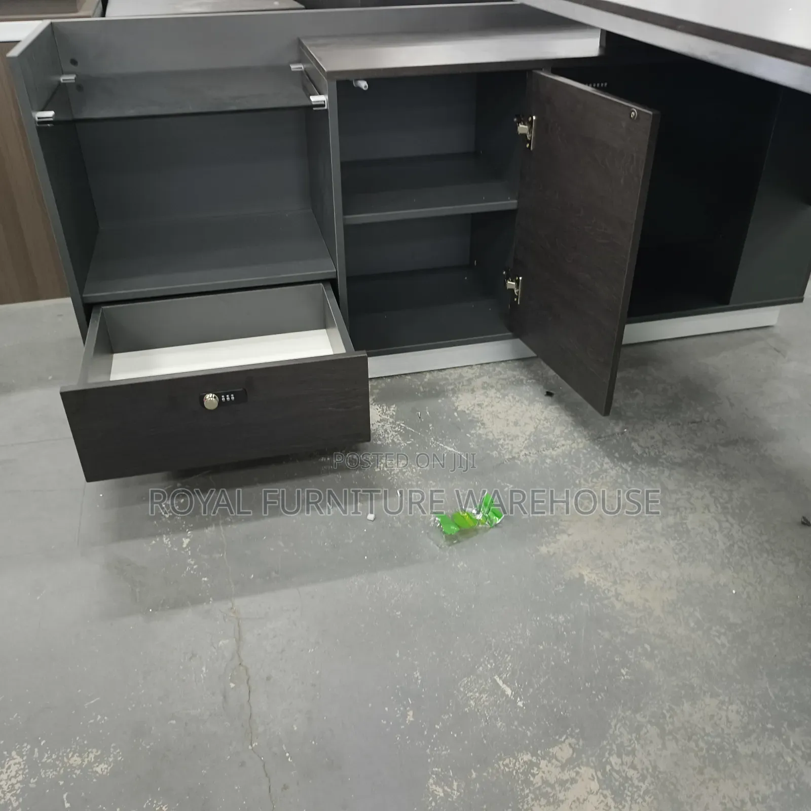 L-Shaped or Corner Executive Desk.(Executive Office Desk BGZ-Df9354 )