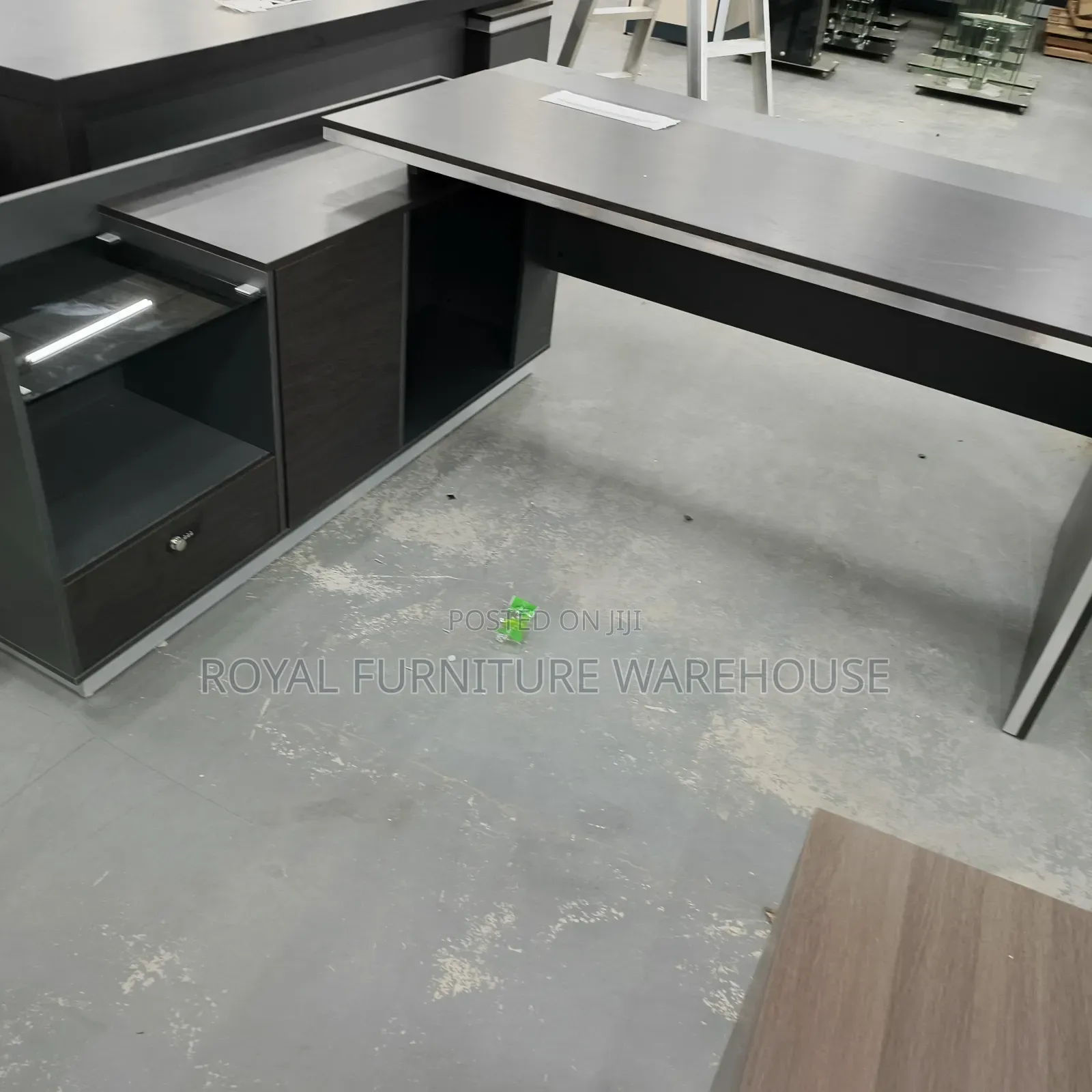 L-Shaped or Corner Executive Desk.(Executive Office Desk BGZ-Df9354 )