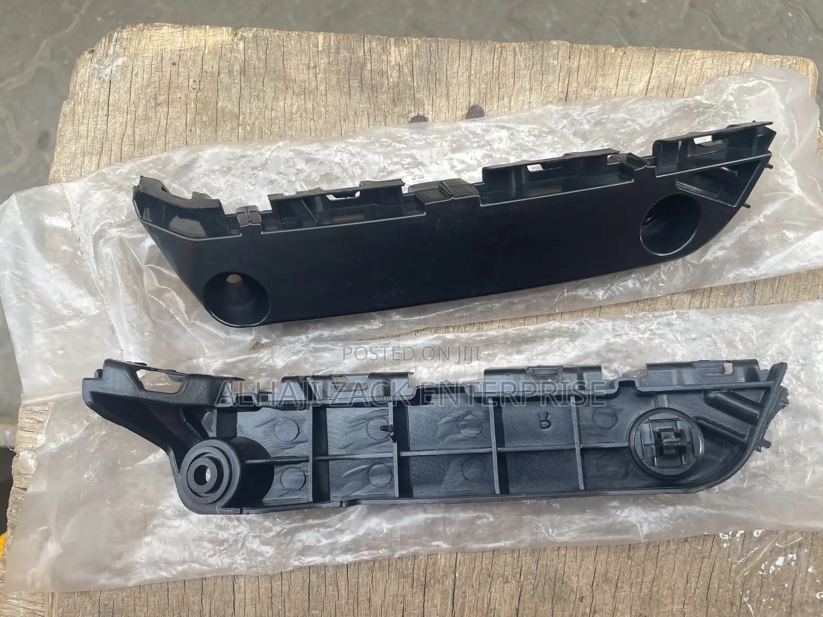 Toyota Venza Bumper Locker