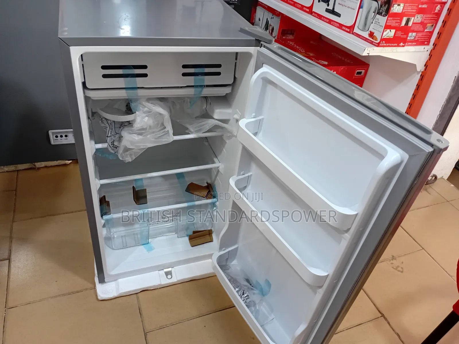 Smart Space 93l Sigma Single Door Table Top Fridge With 3 Shelves