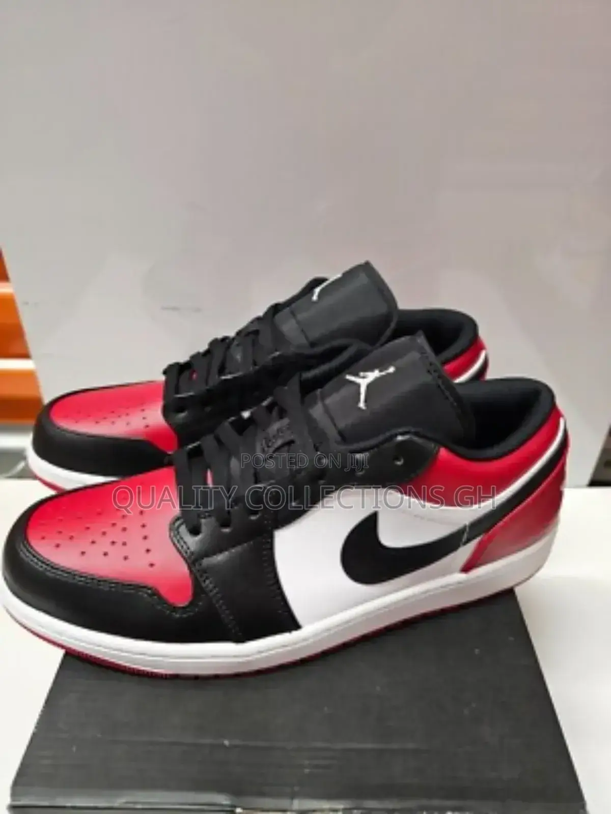 Jordan 1low Black and Red