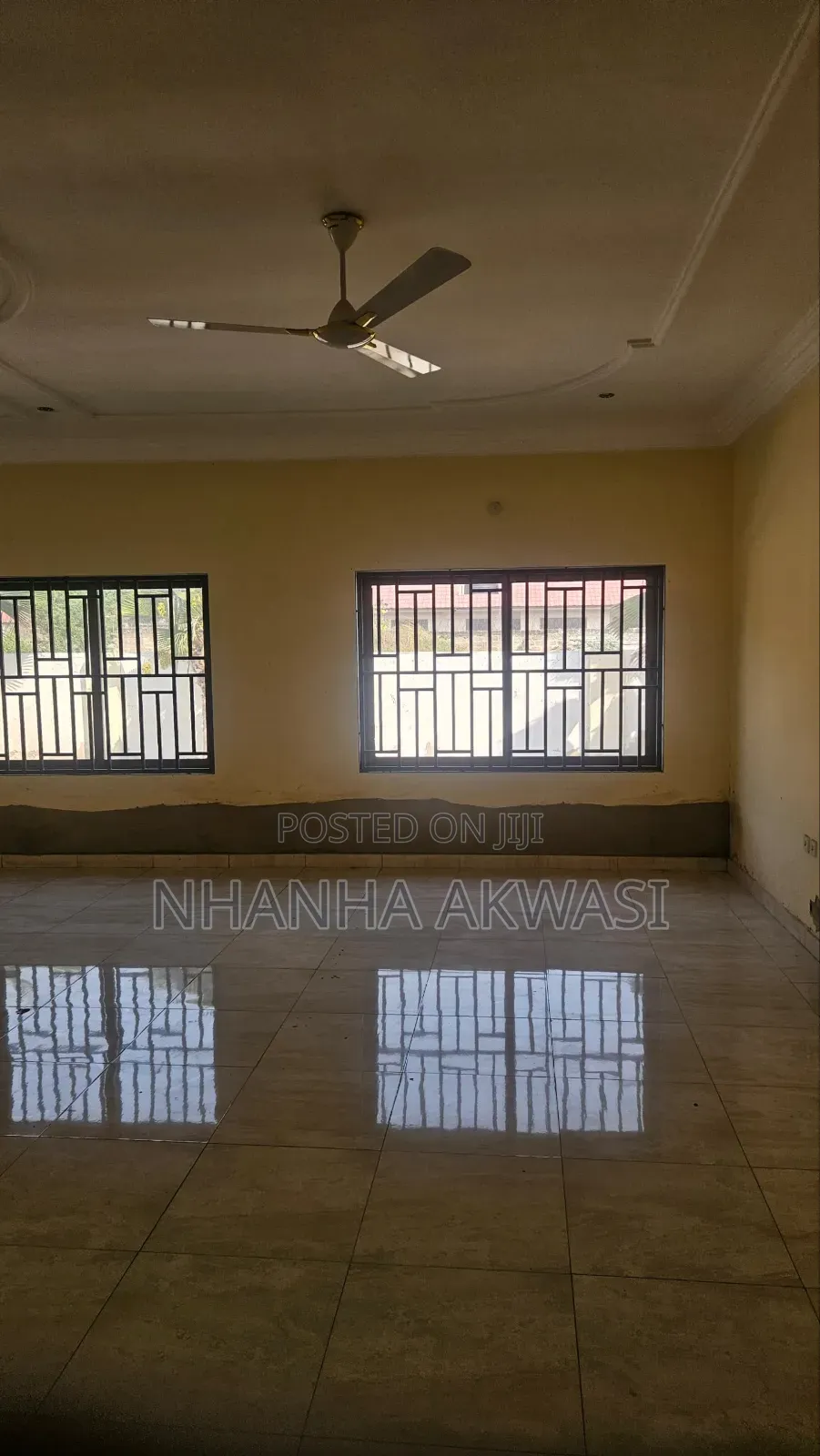 8bdrm House in Community10, Tema Metropolitan for rent