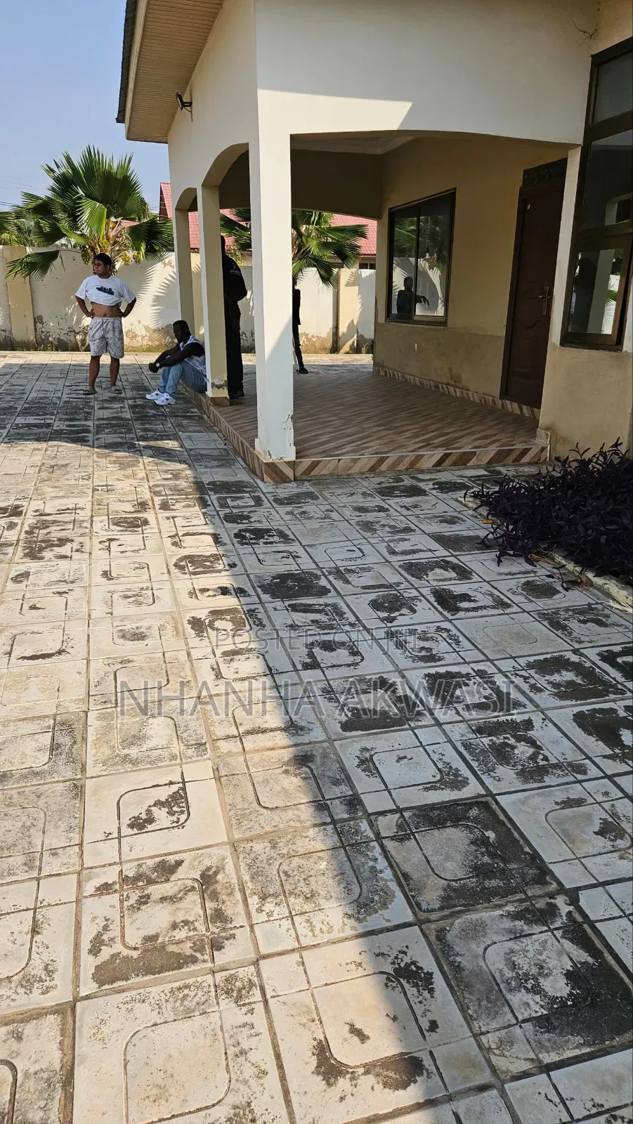 8bdrm House in Community10, Tema Metropolitan for rent