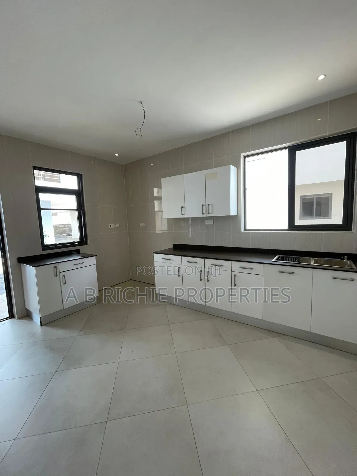 3bdrm Townhouse / Terrace in Ab Richie Properties, Abelemkpe for rent