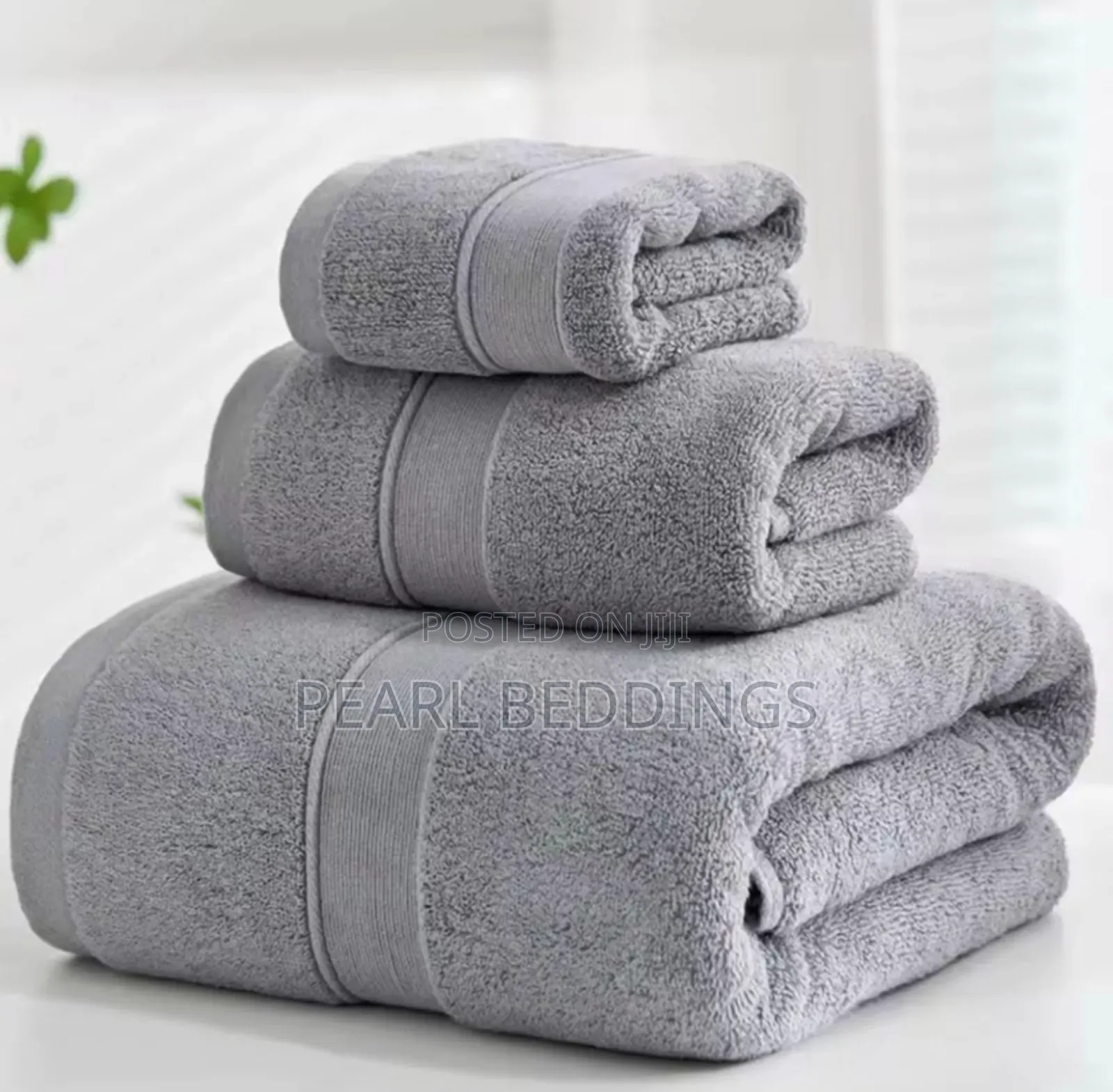Luxurious Beautiful 3pcs Quality Bath And Hand Towels Set Available