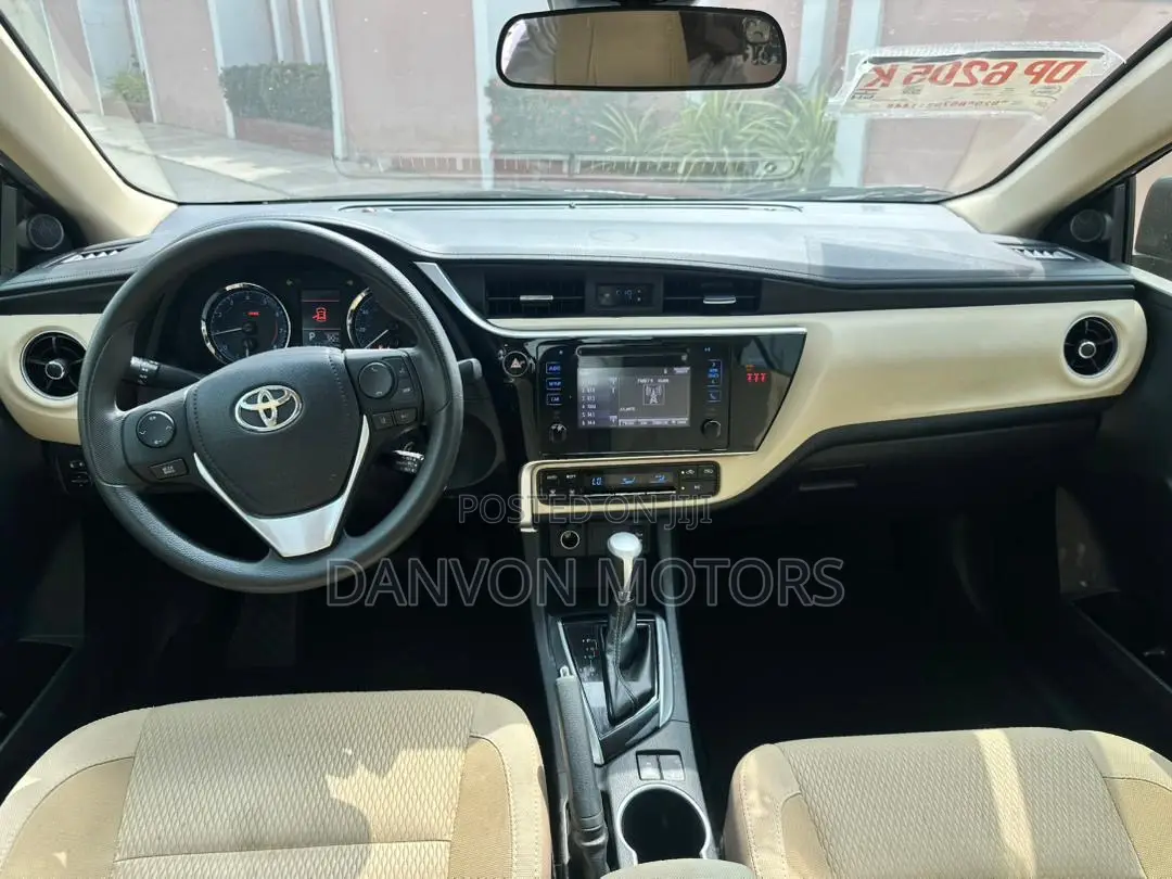 Toyota Corolla LE (1.8L 4cyl 2A) 2019 Black