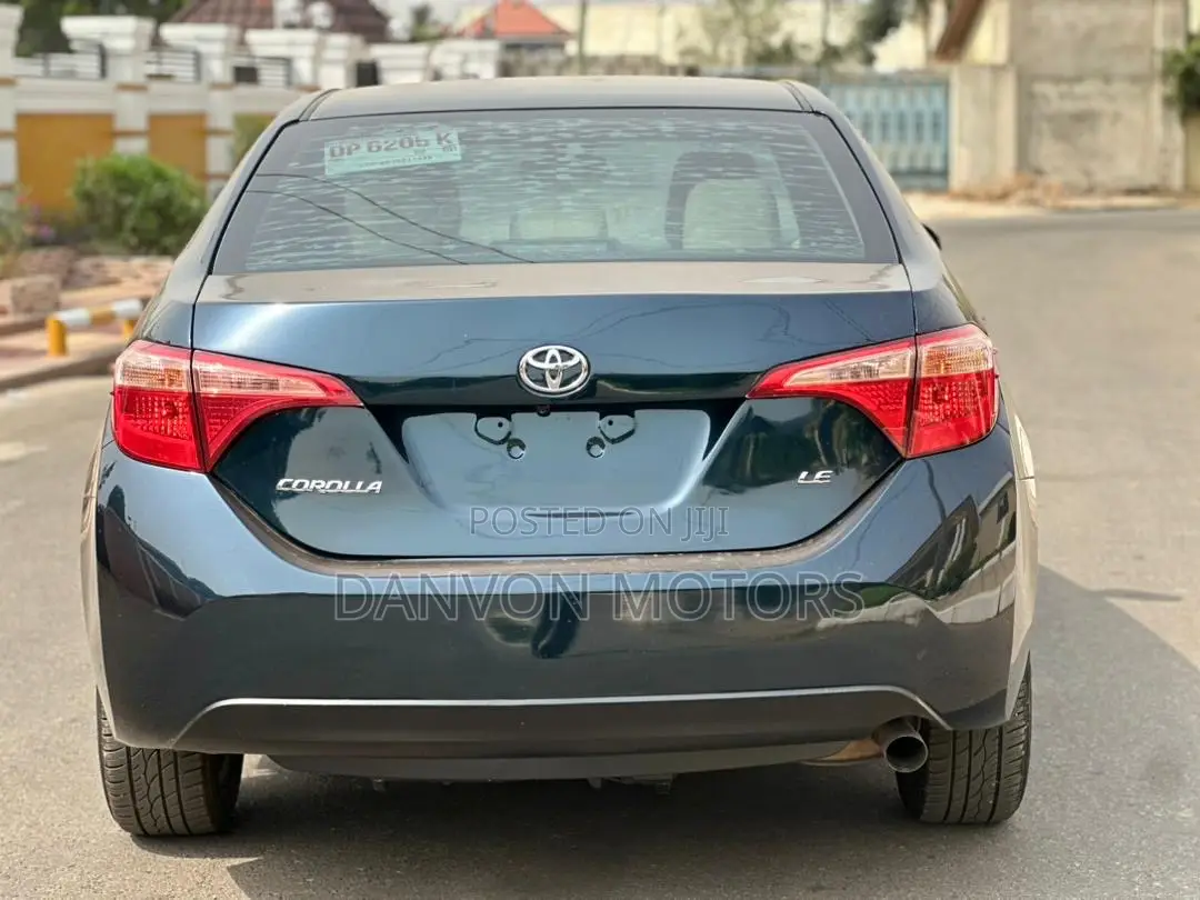 Toyota Corolla LE (1.8L 4cyl 2A) 2019 Black