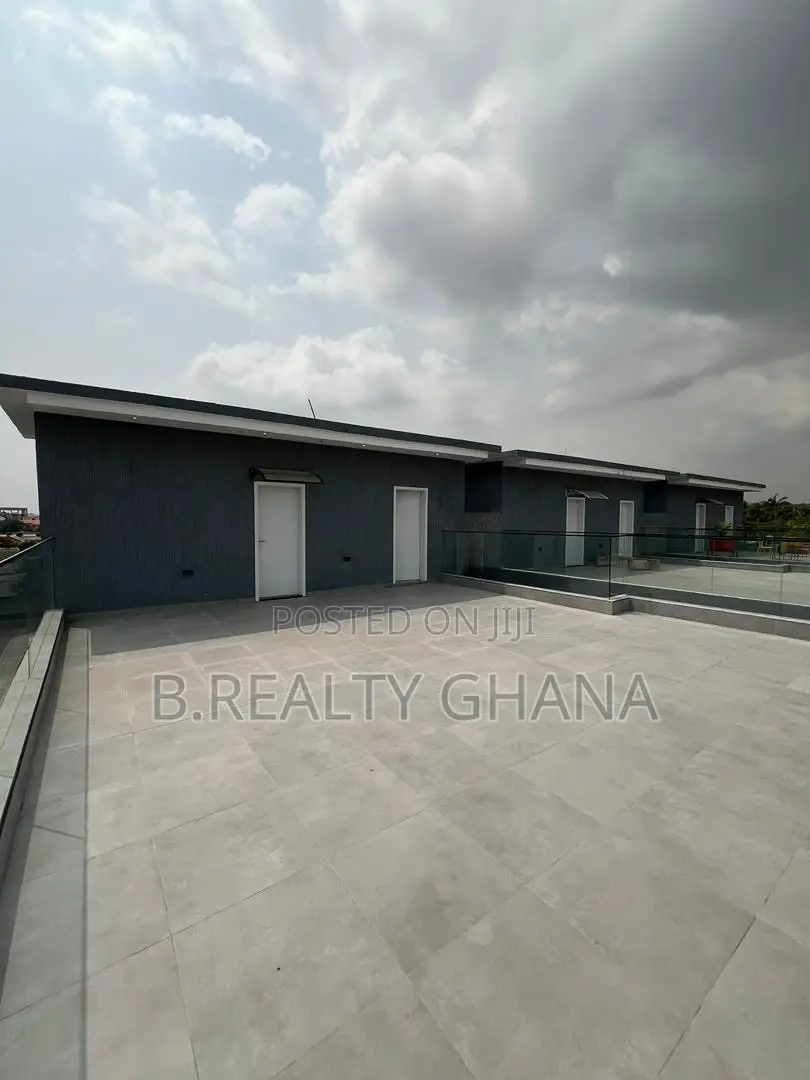 4bdrm Townhouse / Terrace in Dzorwulu for rent
