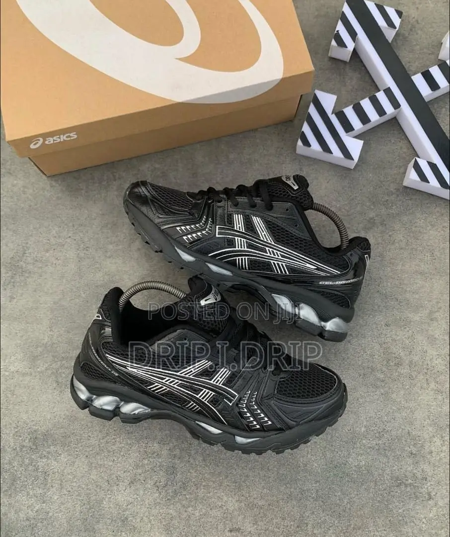 Asics Gel ( Black ) . Comes In Box . Comes In Box . Highly Authentic