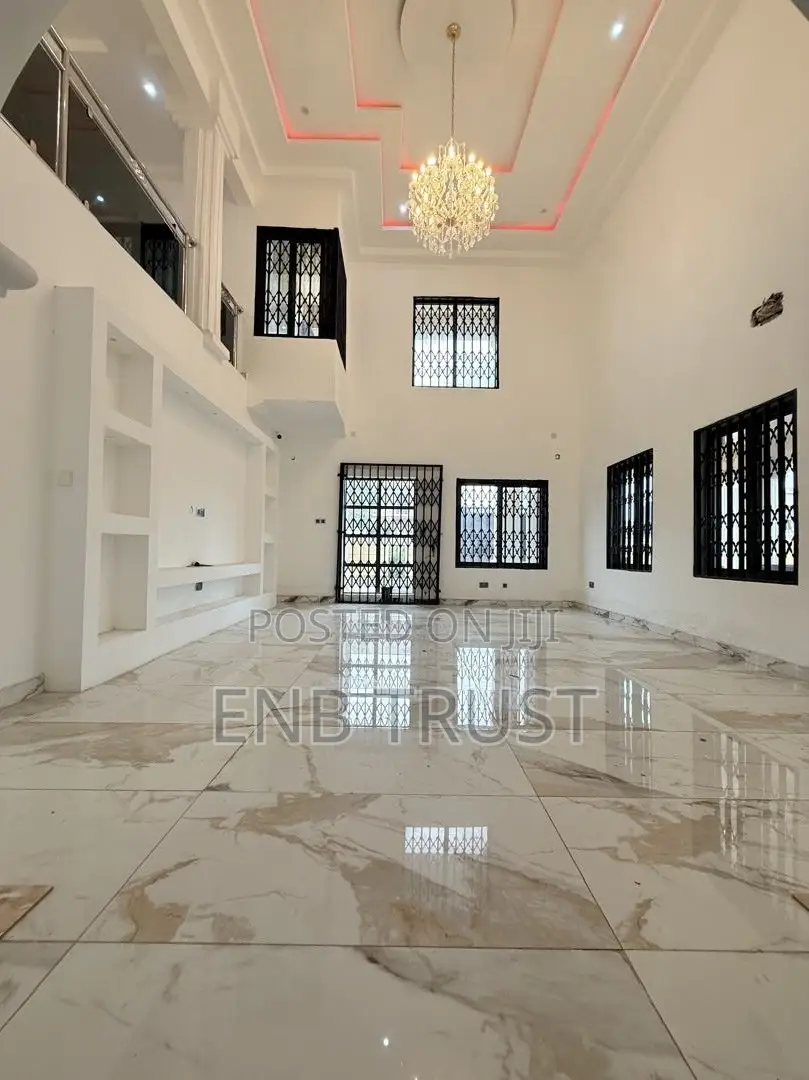5bdrm Duplex in Lashibi, Baatsona Total for rent