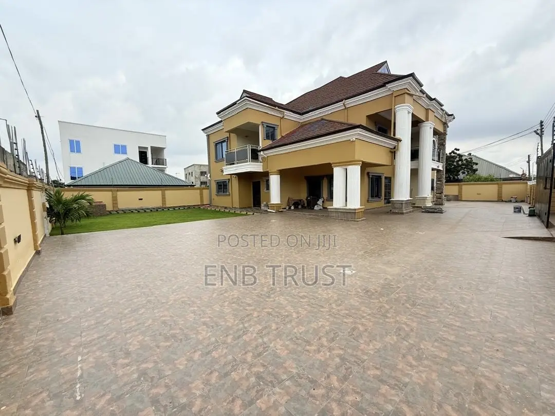 5bdrm Duplex in Lashibi, Baatsona Total for rent
