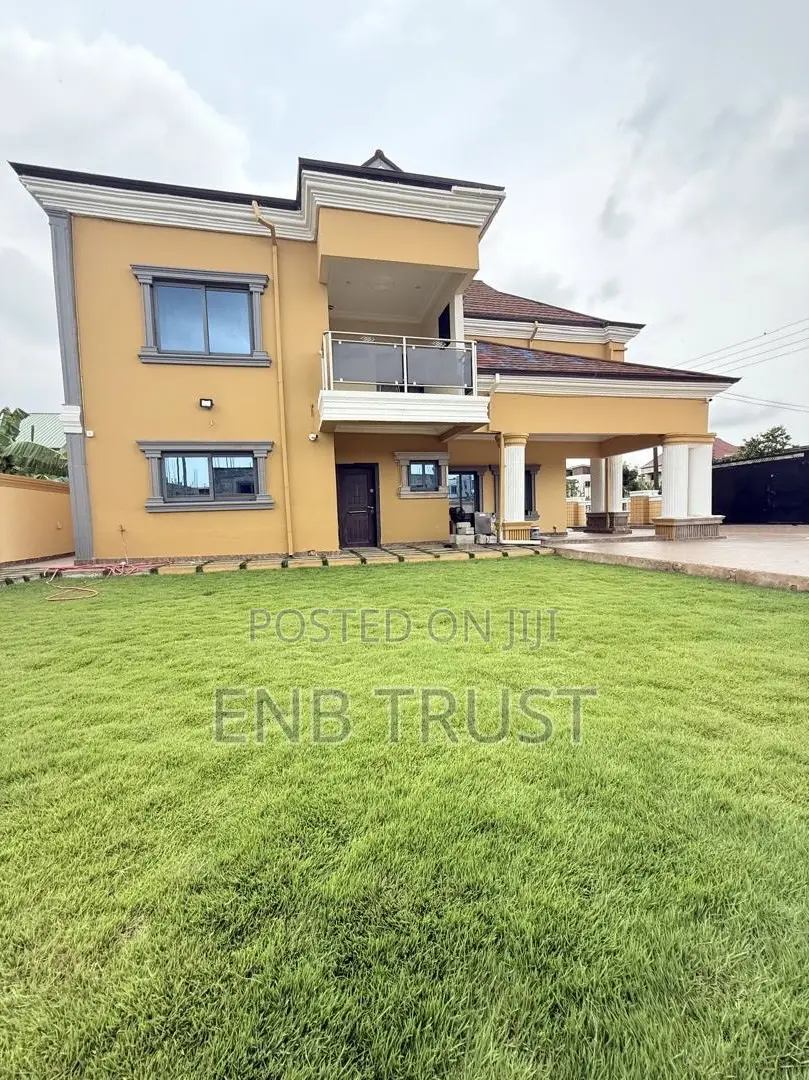 5bdrm Duplex in Lashibi, Baatsona Total for rent