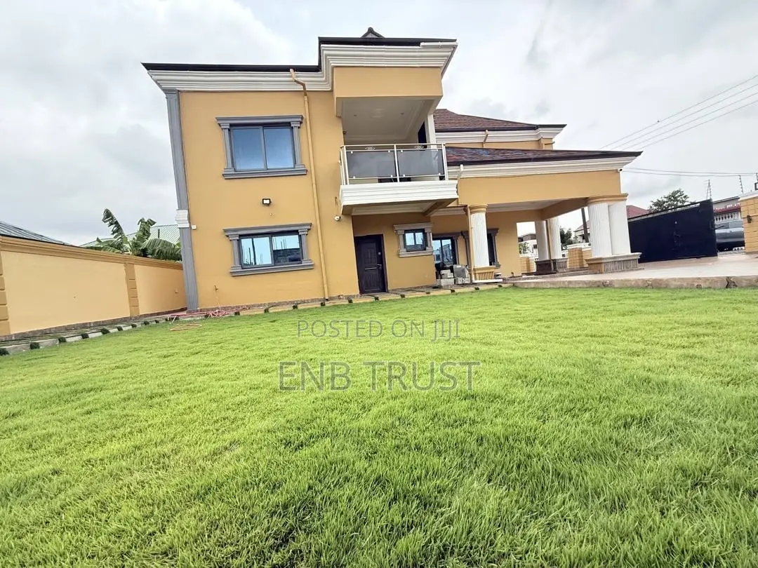 5bdrm Duplex in Lashibi, Baatsona Total for rent