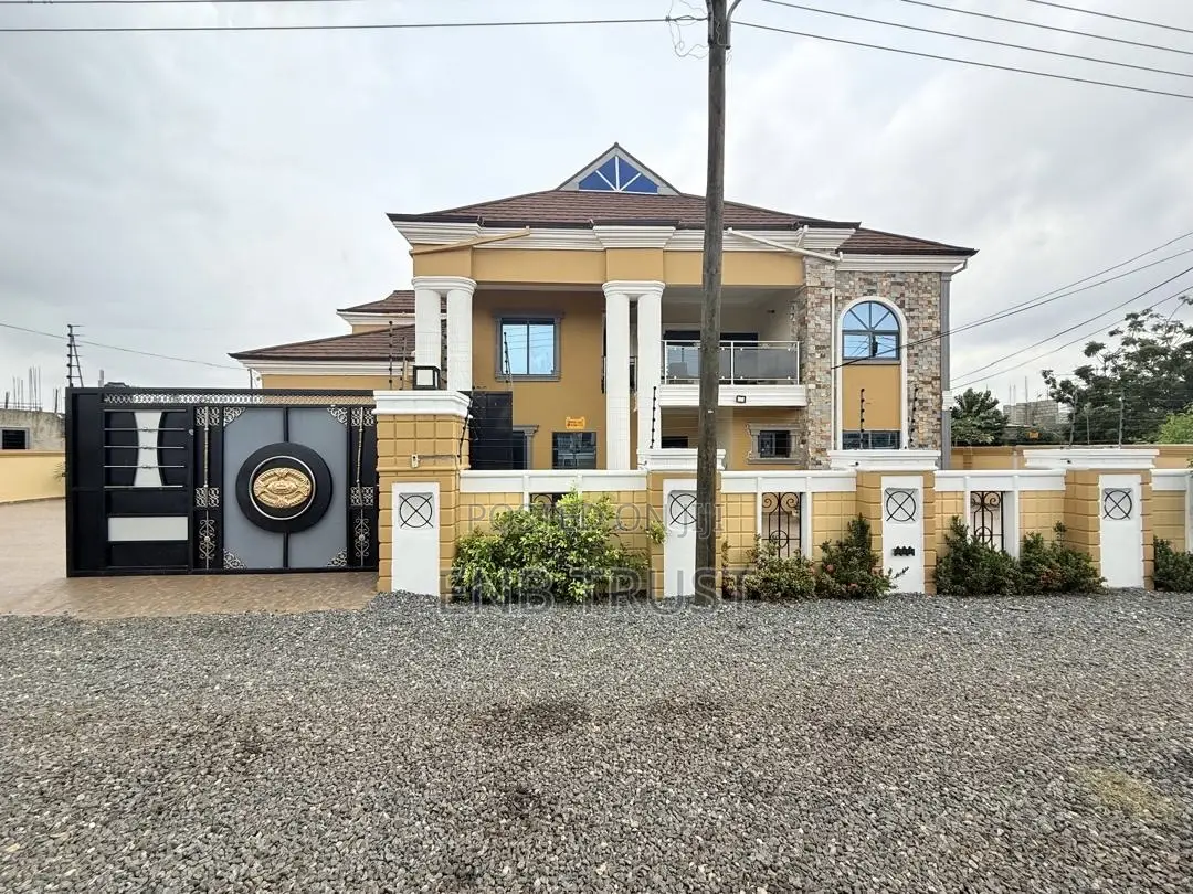 5bdrm Duplex in Lashibi, Baatsona Total for rent