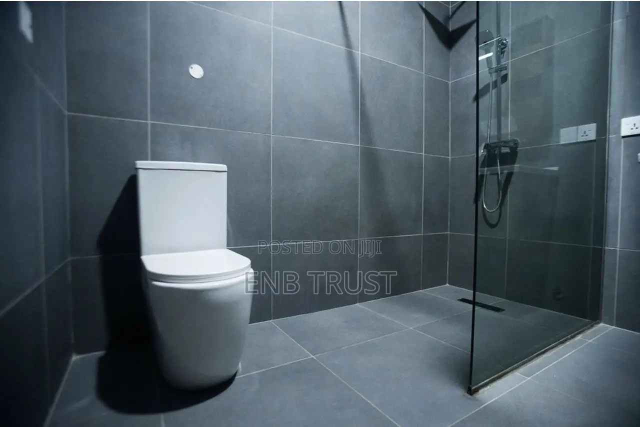 3bdrm Duplex in Ashaley Botwe, School Junction for sale