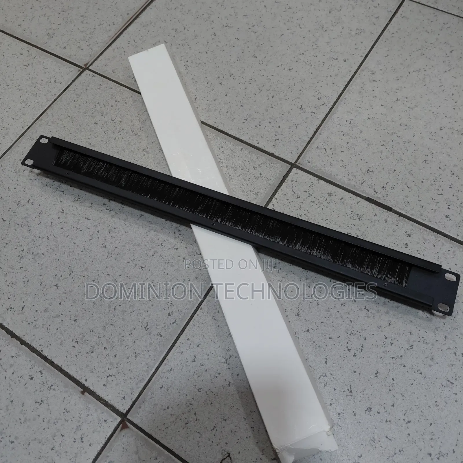 1u Brush Panel Cable Management