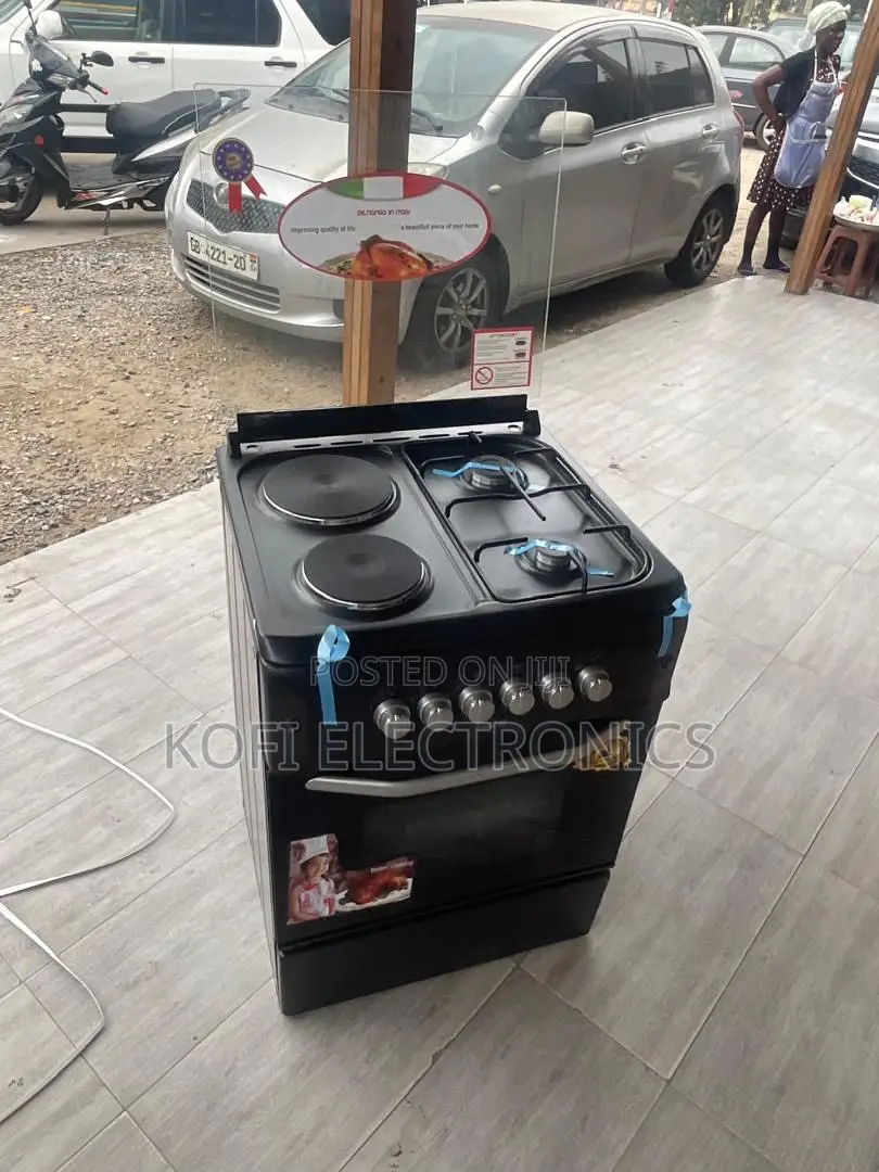 Free-Standing Gas Cooker With Electric Plates